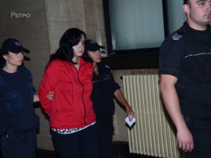 Свирепата акушерка остава зад решетките