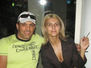 Жената на Юксел се омъжи за чужденец
