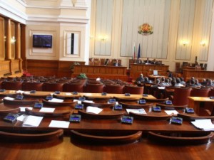 Депутати мърлячи

провалиха парламента
