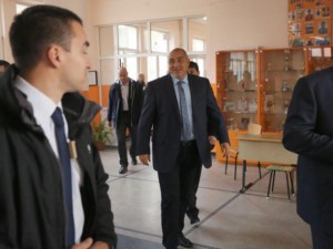 Бойко Борисов гласува за 2 минути и 42 секунди
