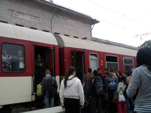 Паля свещ, като пътувам с БДЖ

