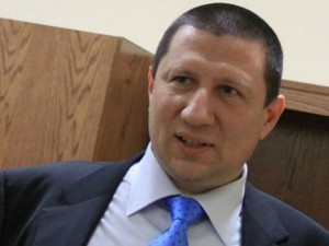 Депутати да се задържат при престъпления въпреки имунитета

