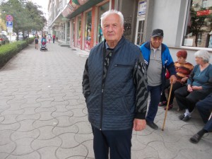Днес по контейнерите за отпадъци има повече хора, отколкото в производството
 