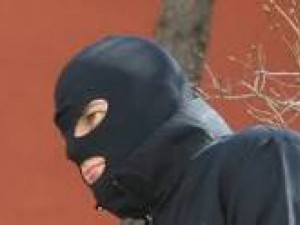 Кмет залови крадец в дома си в нощта на изборите и го преби от бой