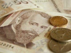 Българинът иска 1351 лева месечен доход