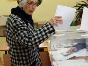 Властта преяжда, а народът мизерства
