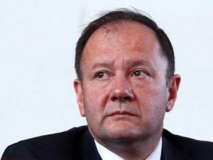 Миков скочи на Първанов: Подкрепя десните, това е скандално!