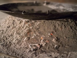 Дървесната пепел трябва да остане суха до пролетта
 