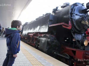 Ретро локомотив пухти по линията София - Банкя