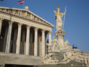 Осъдиха четирима нашенци за нападения и грабежи на старци в Австрия