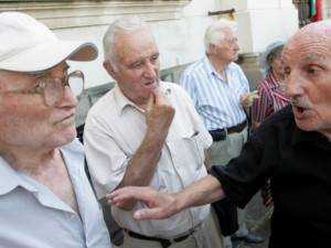 Едни ровят по кофите, други возят телеса в скъпи коли