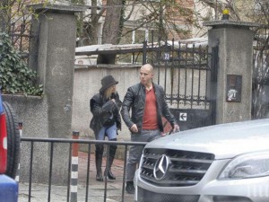 Лили опасно близко с шофьора си в Канада
