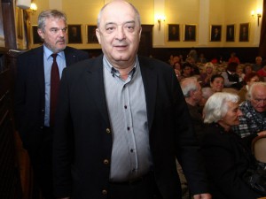 Проф. Димитър Иванов: БСП се люшка от Пеевски до Борисов
