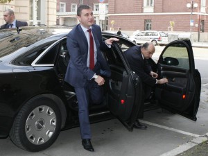 Министър Горанов, учителите ви благодарят за 70-те лева!
 