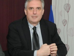 Социалният министър застана зад полицаите!