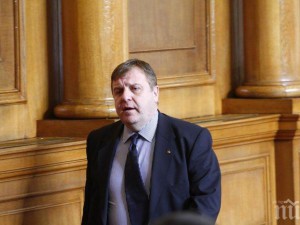 Каракачанов не издържа на напрежението – напусна комисията за изслушване на шефовете на МВР