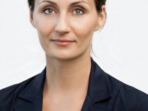 От зор: Свещеник гони с маслосвет прокобата от кметския кабинет в Куклен
