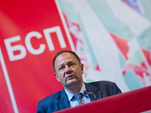 Изпълнителното бюро на БСП подаде оставка, Миков отказва
