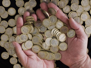 Загадка! Металните левчета изчезнаха вдън земя
