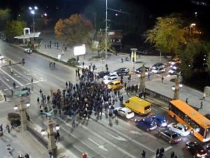 Полицаите затвориха "Орлов мост"!