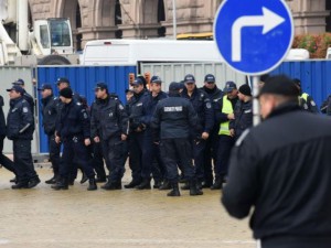 За празниците! Повече полицаи на гарите и в метрото
 