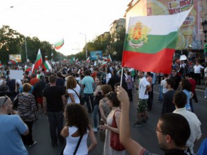 Следизборните "армагани" за народа ще катурнат софрата
