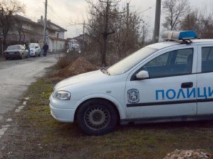 Селянка преби комшията си с кол след свада за дърва
 
