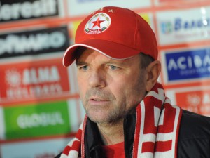 Стойчо Младенов пак бяга от Египет