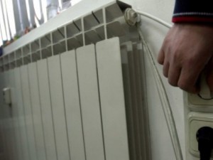 
За половин радиатор или едно реотанче искат майка си и баща си...