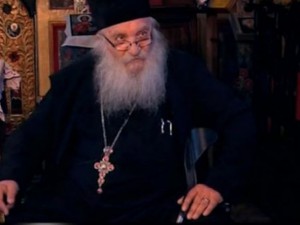 Ревнив съпруг заплашвал, че "ще отреже главата" на отец Иван