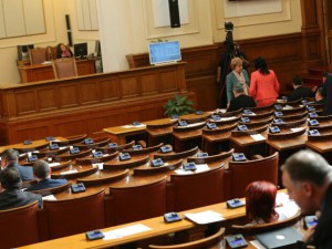 В България на 1 депутат – 32 000 избиратели,  Германия – 1 на 136 000
 
