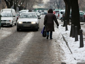 Сняг за Нова година, поледици сковават страната
