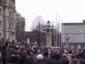 Масови протести на руснаци в Германия заради изнасилена от бежанци 13-годишна Лиза