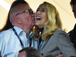 84-годишният Мърдок се сгоди за Джери Хол, бившата на Мик Джагър
 