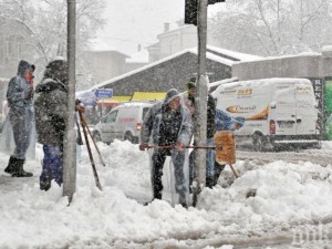 Лавини и вода заляха страната!