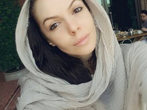 Галена лъже, че спи в скъпарски хотел в Абу Даби
 