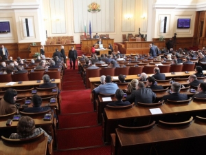 Парламентът плаща 200 000 за нощувки

