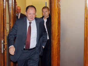 Миков с мигрена от телефонна агитация