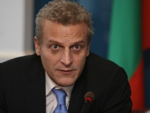 Привикват Москов в парламента за опасните ваксини