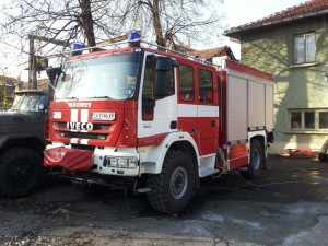 Пожарникари вадиха 82-годишна баба от тоалетната
 
