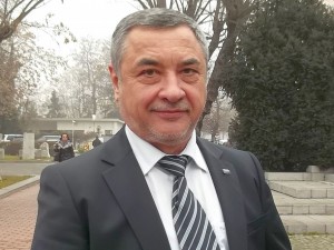 Валери Симеонов: Слави избива комплекси, референдумът му е бутафория