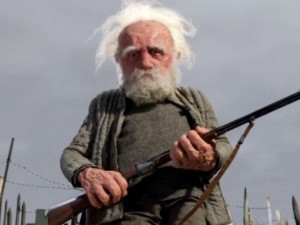 77-годишен Рамбо с автомат направил мазето си на решето!