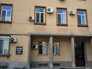 Съд за банкерка, откраднала 23 500 лв. от сметкитe на майка и син