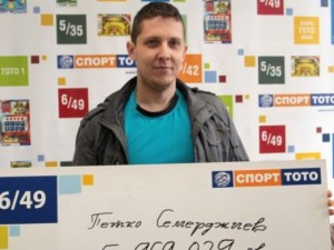Тото милионерът очаква пред него да се извие опашка от жени