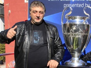 Отмъкнаха купите на Трифон Иванов 