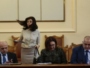 Ние ги плюем - те мислят, че дъжд вали
 