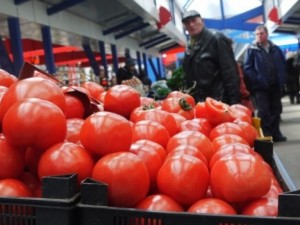 Поскъпват доматите и ябълките