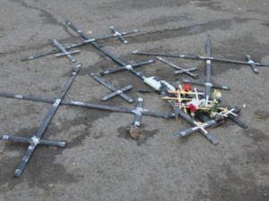 Мистериозни кръстове стреснаха Бургас