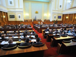 Депутатите ни с два корема ли са?