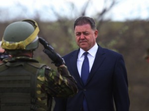 Каква казарма бе, Ненчев, иди си копай лозето